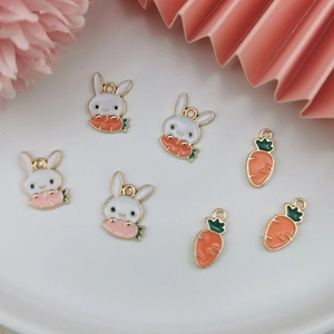 7Pcs breloques émaillées lapin et carotte pour bijoux avec base en alliage doré