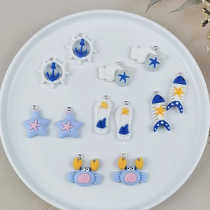 Pendentifs DIY sur le thème marin en résine avec ancres, étoiles de mer et crabes