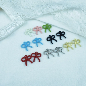 Colgantes de lazo coloridos con textura trenzada para creación de joyas DIY chic