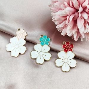 Pendentifs Fleur de Cerisier à Double Couche en Alliage Émail Sakura Charms pour Boucles d'Oreilles Collier Bijouterie