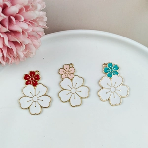 Trois pendentifs cerisier en émail double face pour boucles d'oreilles et colliers