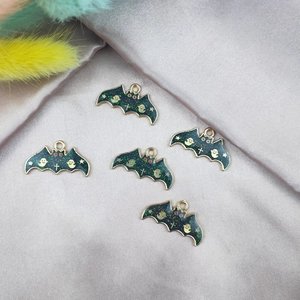 Pendentifs chauve-souris d'Halloween DIY avec bordure dorée et paillettes vertes sur soie