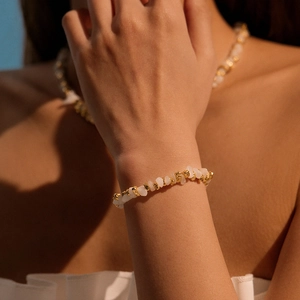 Unregelmäßige Weiße Crushed Stone Gold Metallperle Halskette Und Armband Für Damen Mode Schlüsselbeinkette Sommer Schmuck