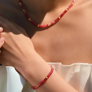 Ensemble collier et bracelet en perles d'aventurine rose avec intercalaires dorés