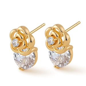 Elegantes pendientes de rosa bañados en oro de 18 quilates con circonitas y diseño 3D