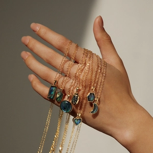 Retro irregular shell pendant necklaces in gold for women, various geometric shapes