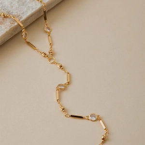 Minimalist long gold-plated Y-necklace with cubic zirconia and rectangular link design