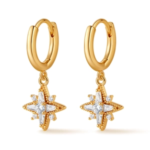 Elegante 18K vergoldete Creolen mit strahlendem Sternanhänger und glitzernden Zirkonia