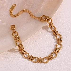 18K vergoldetes Edelstahl-Gliederkettenarmband mit ovalen Gliedern und Kugelanhängern