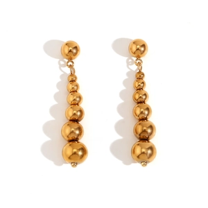 Pendientes largos de acero inoxidable bañados en oro de 18K con perlas de metal pulido