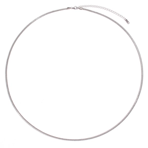 Minimalistische silberne Edelstahl-Schlangenkette als Körperkette mit verstellbarem Verschluss