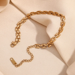Detail of 18K gold-plated rectangle link bracelet with lobster clasp and extension chain