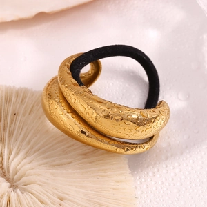Detail of 18K gold double-layered water drop hair tie with realistic water droplets