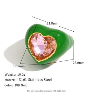 Ring aus 18K vergoldetem Edelstahl mit grüner Emaille und rosa herzförmigem Kristall