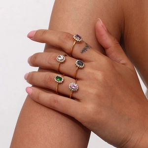Anelli regolabili in acciaio inossidabile placcato oro 18K con zirconi colorati