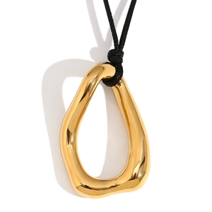 Minimalist 18K gold-plated irregular ring pendant necklace with black woven rope