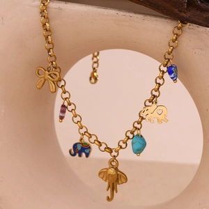 Collana boho placcata oro 18K con ciondoli colorati a forma di elefante e turchese