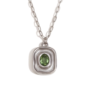 Collier chaîne trombone en argent avec pendentif ovale en zircon vert plaqué or 18 carats