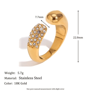 18K vergoldeter Edelstahlring mit Zirkonia-Inlay und gehämmertem Blumen-Design
