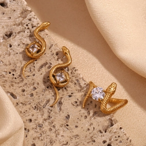 Parure serpent avec bague et boucles d'oreilles plaquées or 18 carats, écailles et zircons