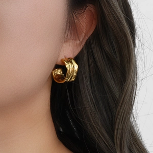 Vintage 18K gold plated stainless steel C-shape earrings with hammered lava texture