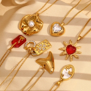Set of 18K gold-plated stainless steel necklaces with red agate hearts and pearls