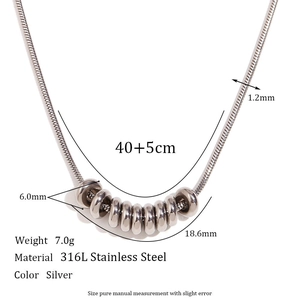 Collier en acier inoxydable 316L argent poli avec dix pendentifs anneaux ronds