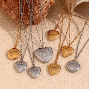 Collier Médaillon Acier Inoxydable Plaqué Or 18K Cœur Rond Cadre Photo Gravé Bijoux Rétro Femmes
