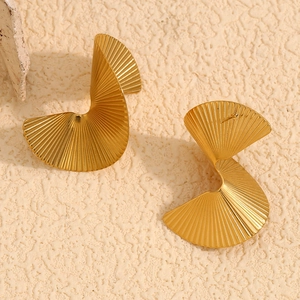 18K gold plated stainless steel stud earrings with 3D twisted fan shape and ribbed texture
