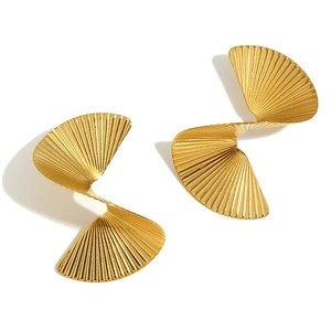 3D twisted fan-shaped 18K gold-plated stainless steel earrings with vertical stripe texture