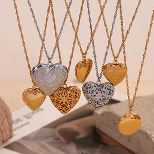 Collier médaillon cœur vintage en acier inoxydable plaqué or 18 carats avec gravures
