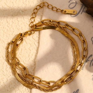 Dreilagiges Armband mit 18K Vergoldung, Schlangen-, Seil- und Gliederketten aus Edelstahl