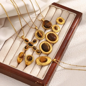 Conjunto de joyas vintage en acero inoxidable chapado en oro 18K y piedras ojo de tigre