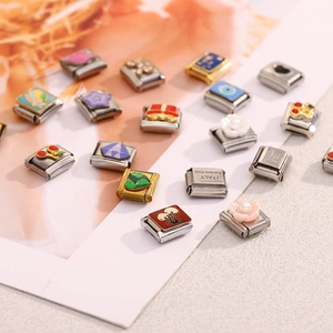 Λεπτομέρεια από DIY ιταλικά charms από ανοξείδωτο ατσάλι με σμάλτο και χάραξη Italy