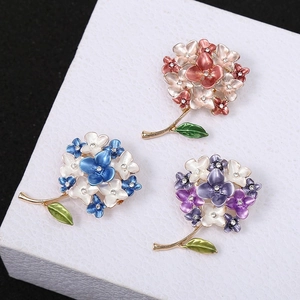Vintage Alloy Enamel Hydrangea Flower Brooch Rhinestone Inlaid Elegant Floral Breastpin For Women Clothing Jewelry Gift
