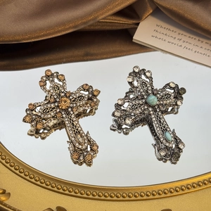 Broches croix vintage de style bohème en or et argent vieilli avec détails en strass fins