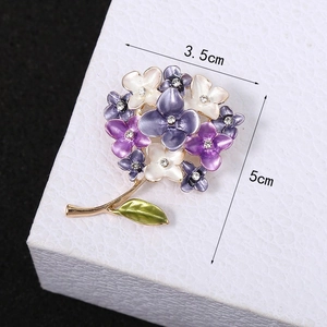 Elegant hydrangea flower brooch in purple enamel with crystals and gold-plated finish