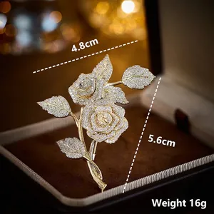Spilla rosa elegante con cristalli scintillanti per cappotti di lusso da donna