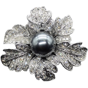 Broche fleur rose scintillante avec grande perle gris foncé et zircons micro-pave