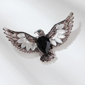 Broche aigle vintage en argent avec pierre noire poire et accents d'opale blanche