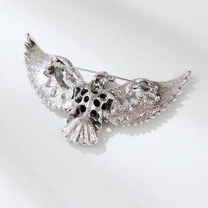 Broche aigle argentée vintage avec plumes détaillées et fermoir de sécurité robuste