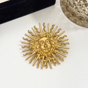 Vintage Sun Goddess Face Relief Brooch For Women Gold Alloy Matte Metal Radiant Sun Baroque Style Accessory Pin Jewelry Gift