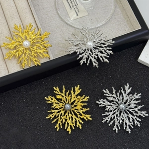 Vintage Elegant Snowflake Brooch For Women Gold Silver Alloy Metal Faux Artificial Pearl Pin Coat Accessories Luxury Jewelry Gift