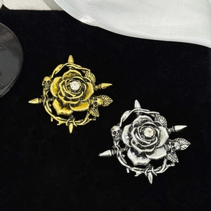 Broche Gothique Vintage en Alliage Rose et Crâne pour Femme Avec Strass Or Argent Antique Bijoux pour Costume Manteau
