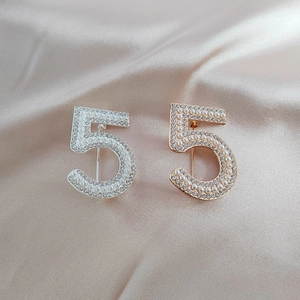 Brosche In Form Der Zahl 5 Mit Künstliche Perlen Und Strass Legierung Metallnadel Für Damen Elegantes Kleidungszubehör Für Party Bankett