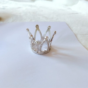 Mini silver heart crown with sparkling rhinestones for cakes and princess decor