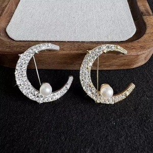 Elegant Alloy Moon Brooch With Artificial Pearl And Rhinestone Embellishment For Women Vintage Fashion Jewelry Accessories Gift