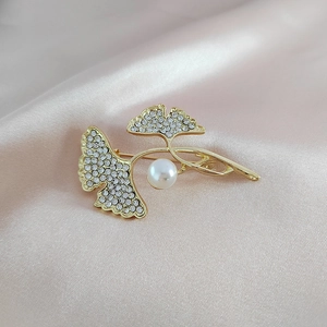 Eleganter Ginkgoblatt Brosche Für Damen Vergoldete Legierung Mit Strass Und Künstliche Perlenimitat Mode Kleidung Zubehör Pin