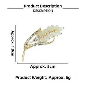 Détail d'une broche épi de blé dorée avec pierres œil de chat et longueur de 5 cm