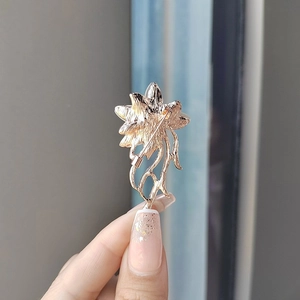 Elegant vintage flower brooch with cat eye stone and crystal inlay in rose gold finish